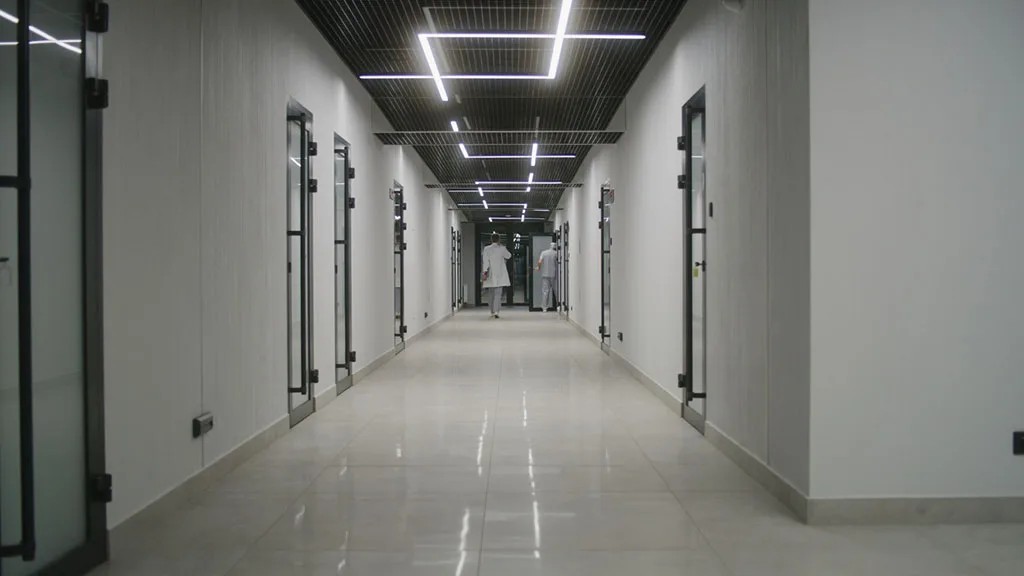 The Complete Guide to Biopharmaceutical Cleanroom Construction: From ISO 14644 to FDA Compliance